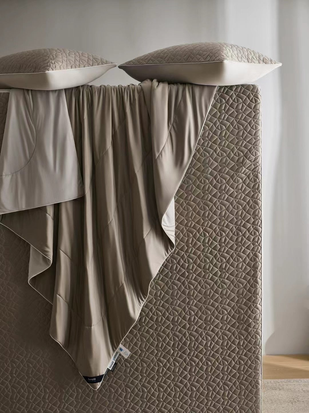 Summer Bedding Set 100% Nylon Cooling Home Texitle (Quilts + 2pcs Pillowcase+ Fitted sheet)