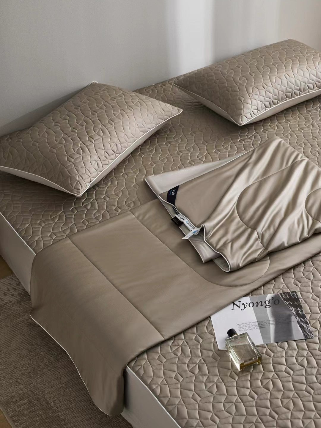 Summer Bedding Set 100% Nylon Cooling Home Texitle (Quilts + 2pcs Pillowcase+ Fitted sheet)