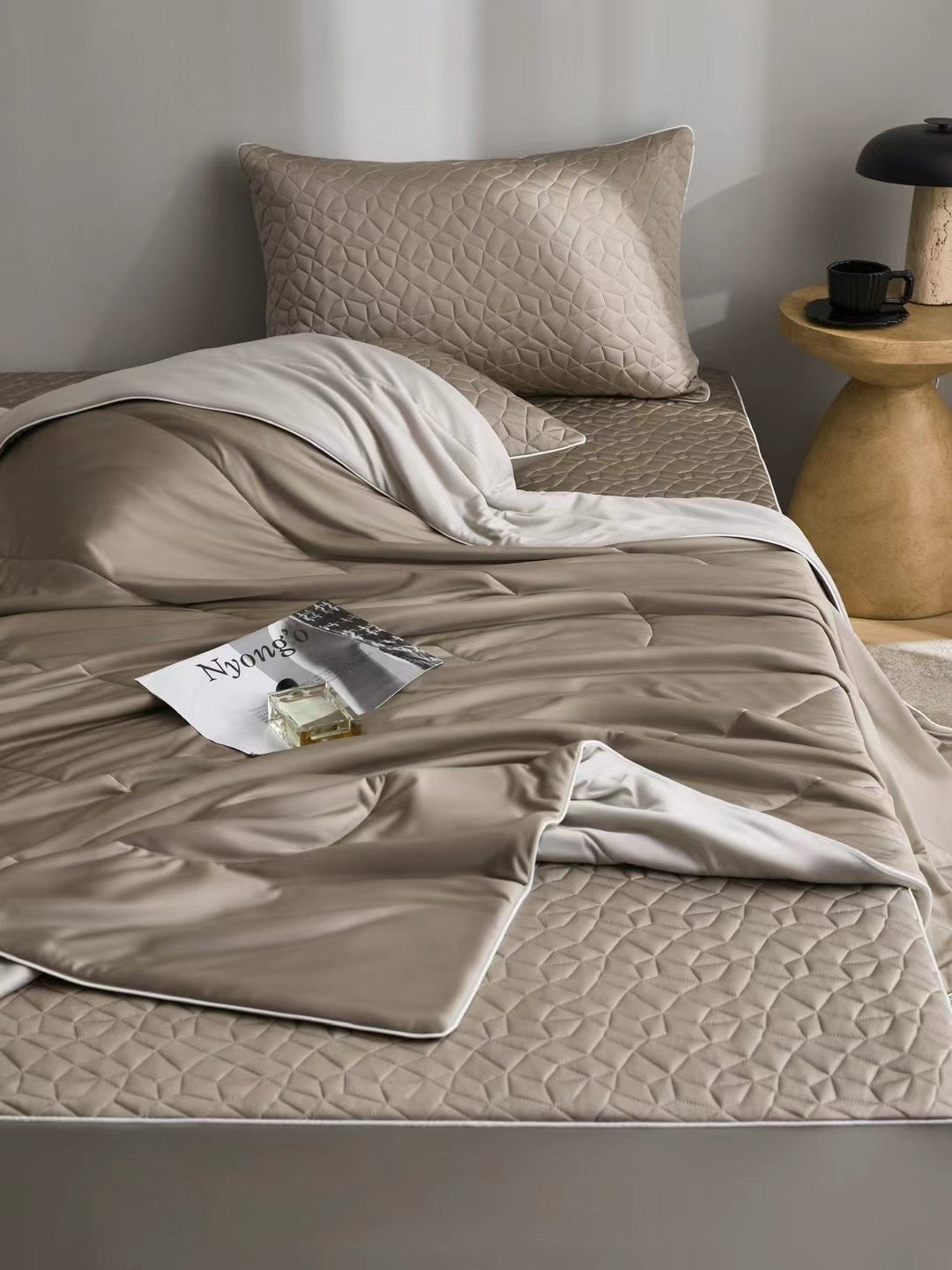 Summer Bedding Set 100% Nylon Cooling Home Texitle (Quilts + 2pcs Pillowcase+ Fitted sheet)