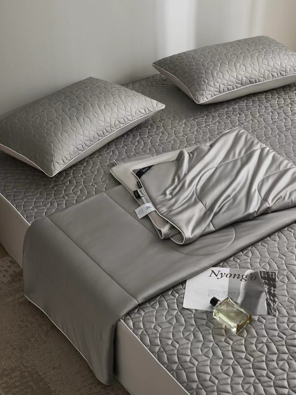 Summer Bedding Set 100% Nylon Cooling Home Texitle (Quilts + 2pcs Pillowcase+ Fitted sheet)