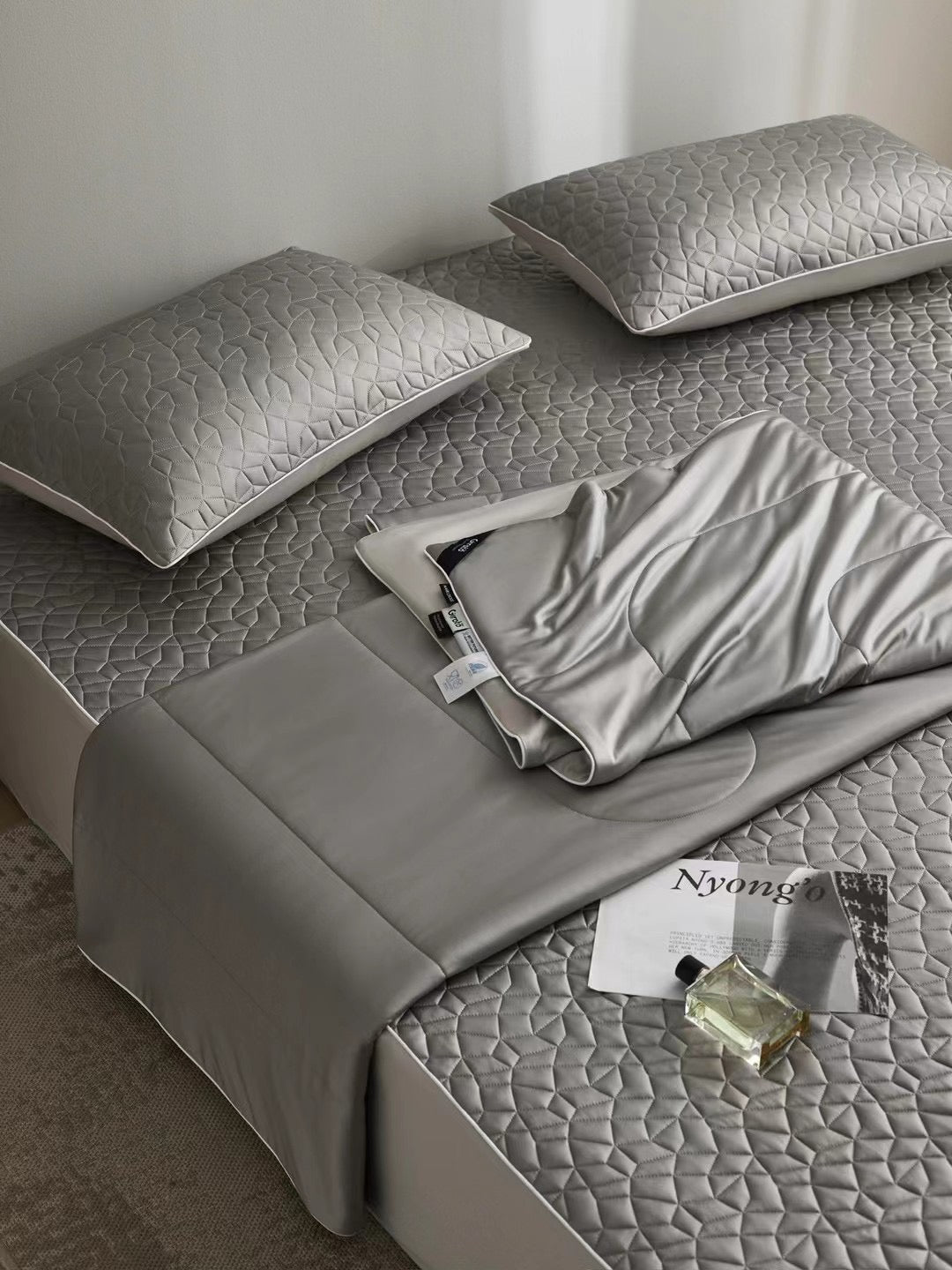 Summer Bedding Set 100% Nylon Cooling Home Texitle (Quilts + 2pcs Pillowcase+ Fitted sheet)
